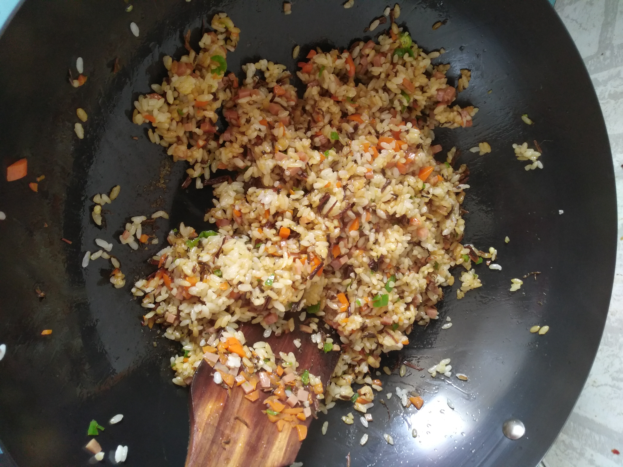 梅乾菜胡蘿蔔火腿腸炒飯的做法 步骤4