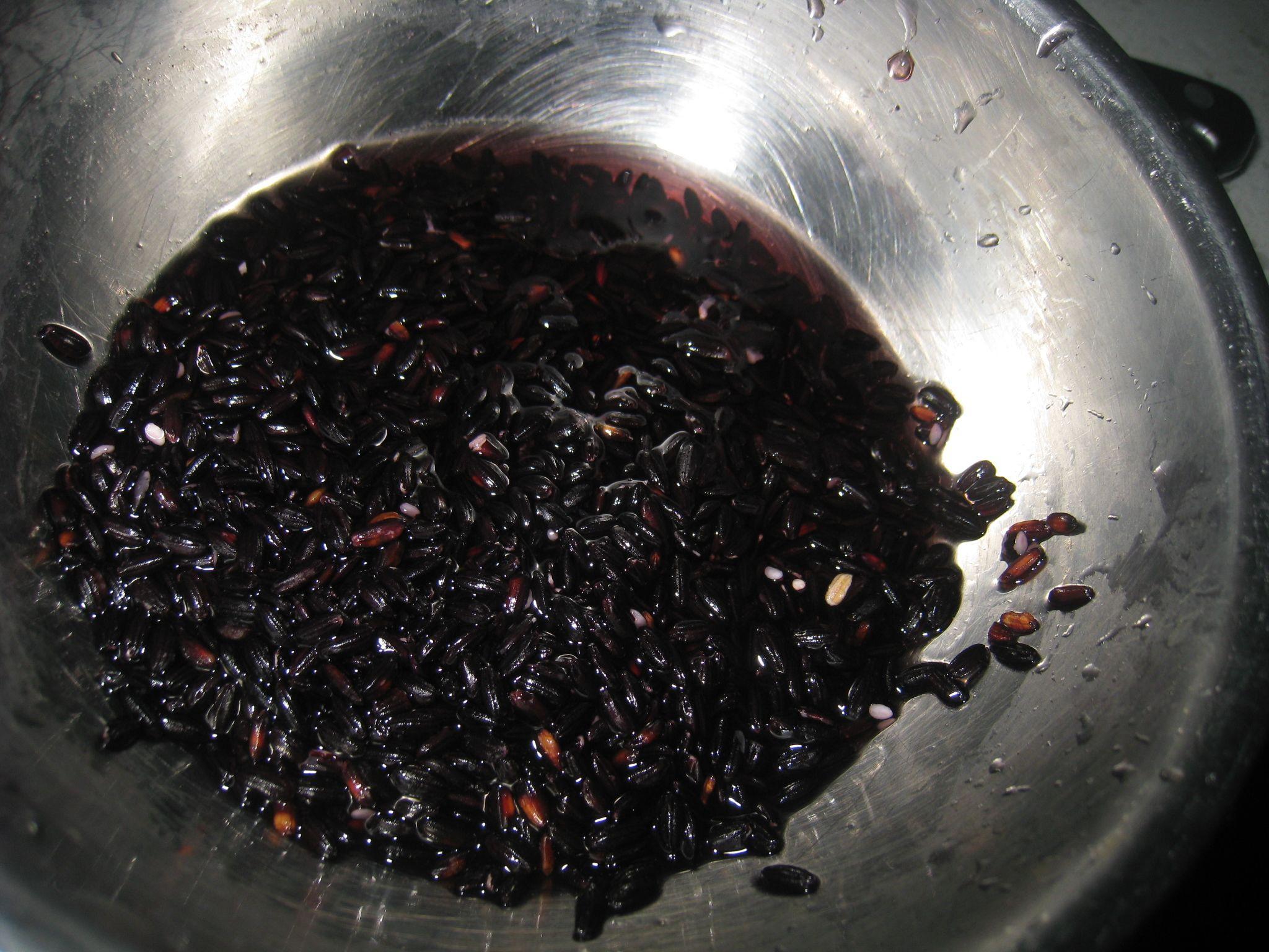 黑米紅豆紅棗粥的做法 步骤1