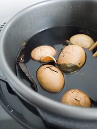 電飯煲五香茶葉蛋的做法 步骤8