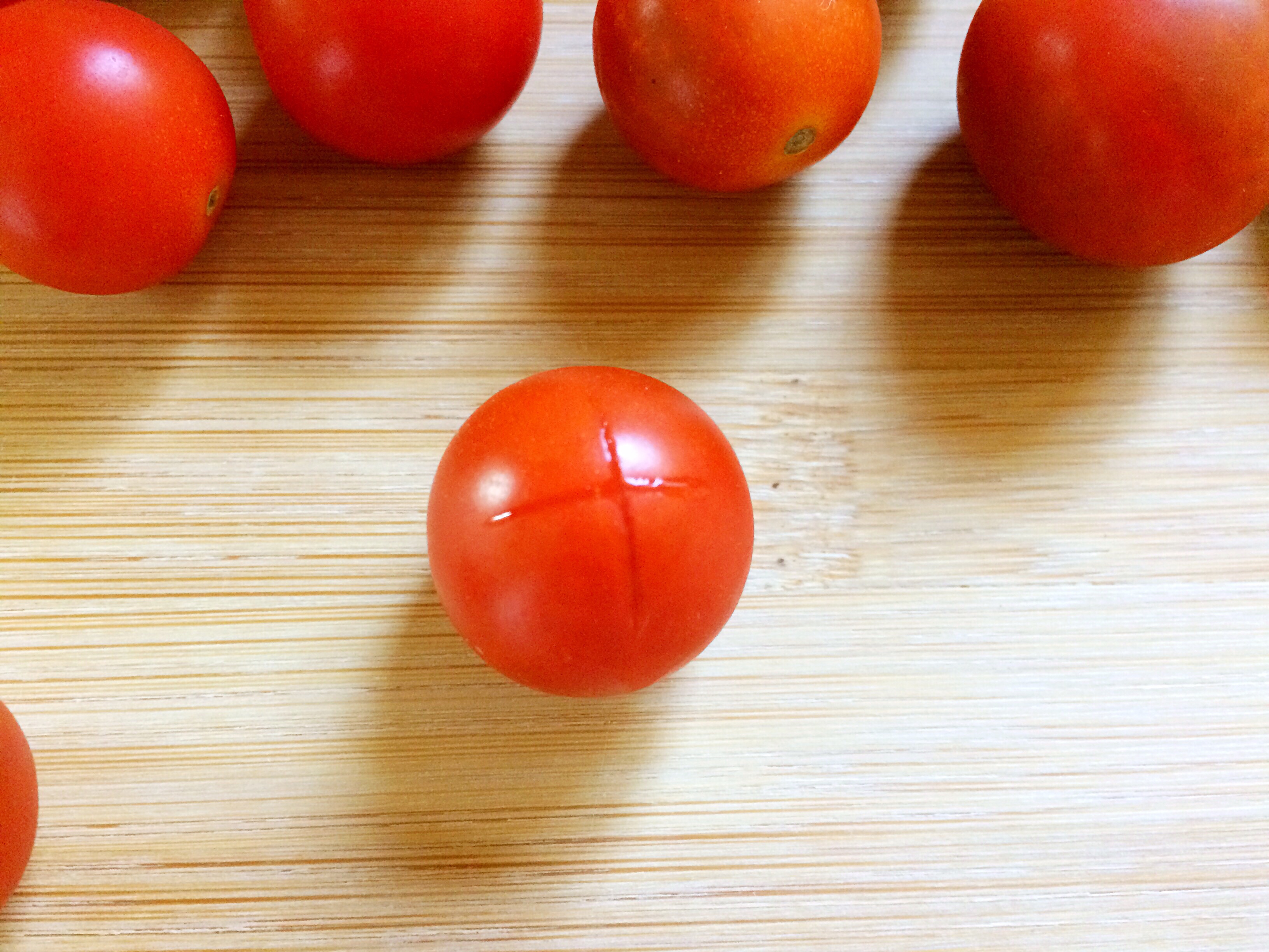酸酸甜甜的醋漬小番茄【孤獨的美食家】的做法 步骤3