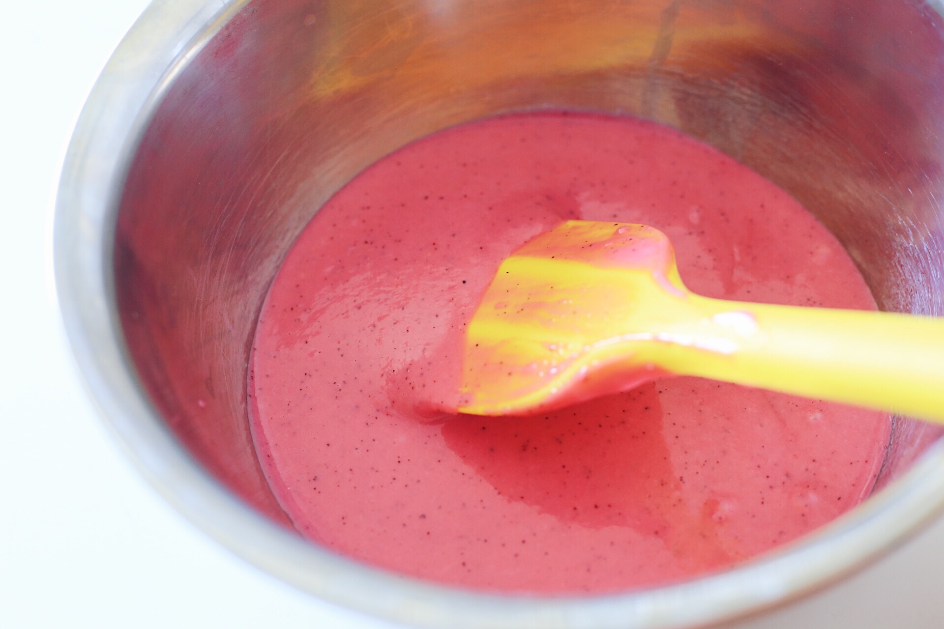粉嫩水蜜桃蛋糕卷—摩飛廚師機的做法 步骤5