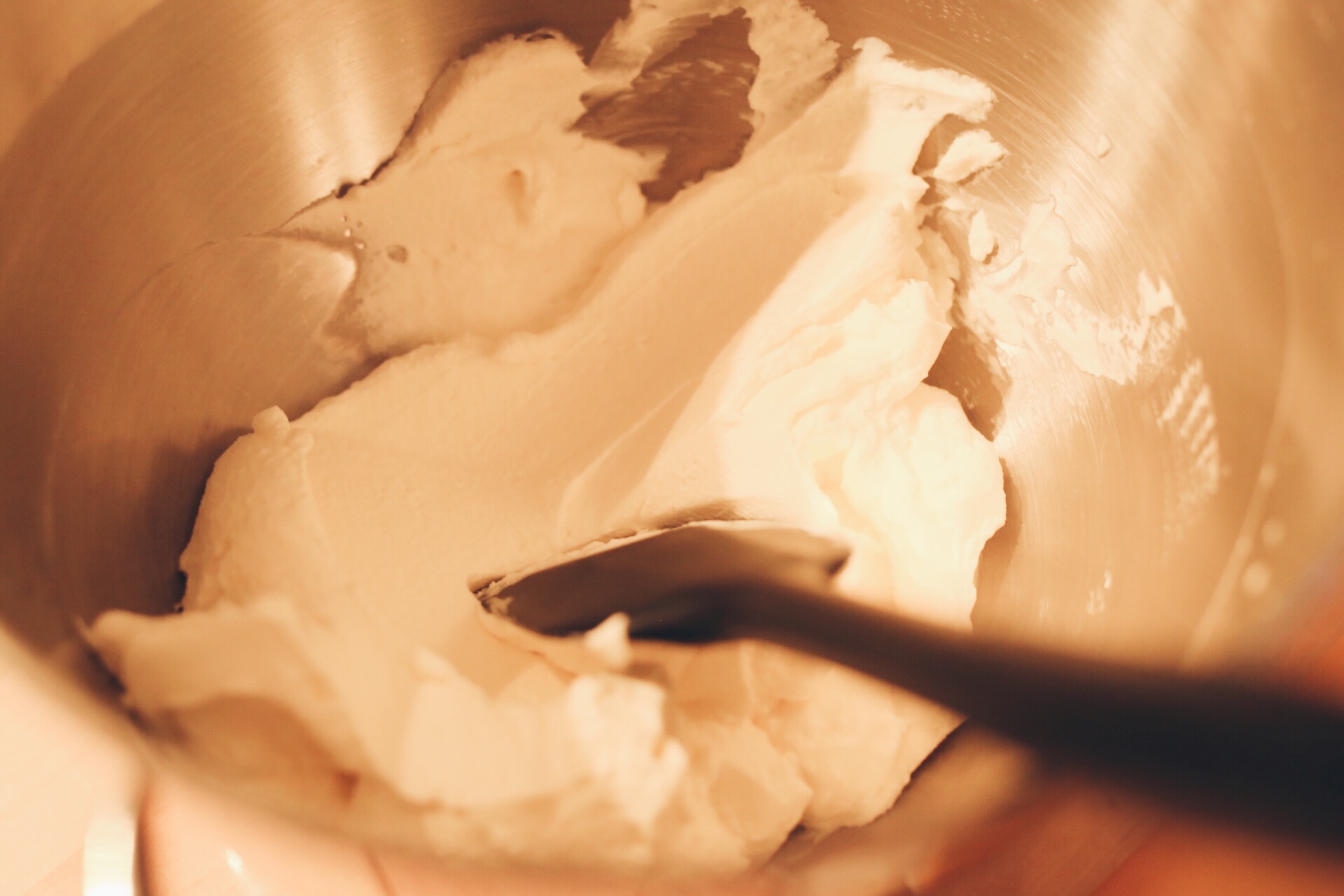 粉嫩水蜜桃蛋糕卷—摩飛廚師機的做法 步骤12
