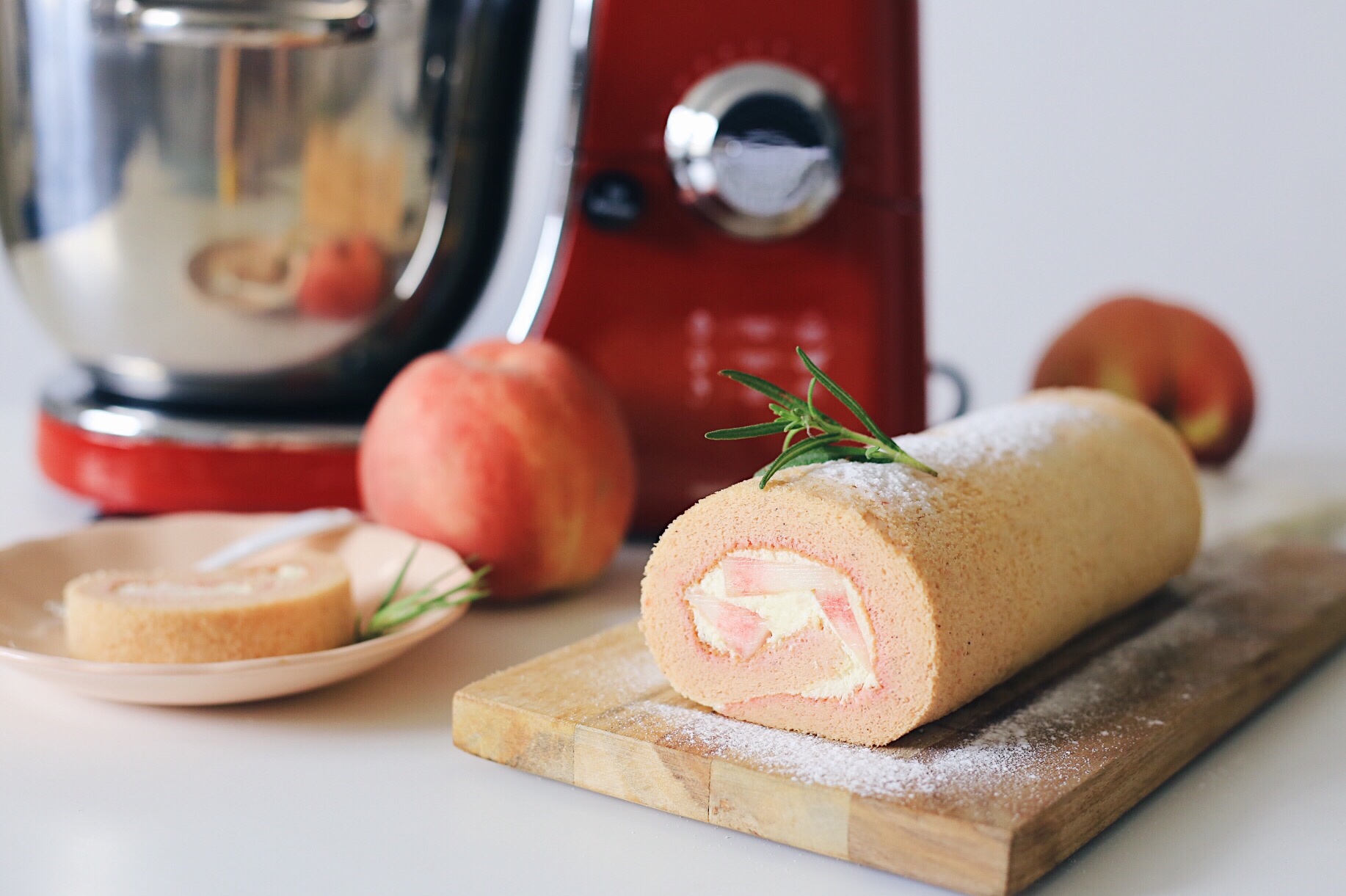 粉嫩水蜜桃蛋糕卷—摩飛廚師機的做法 步骤15