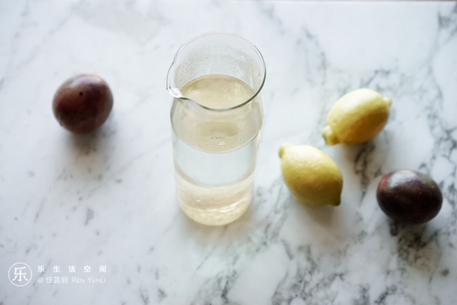 春日飲品 | 百香果檸檬水的做法 步骤2