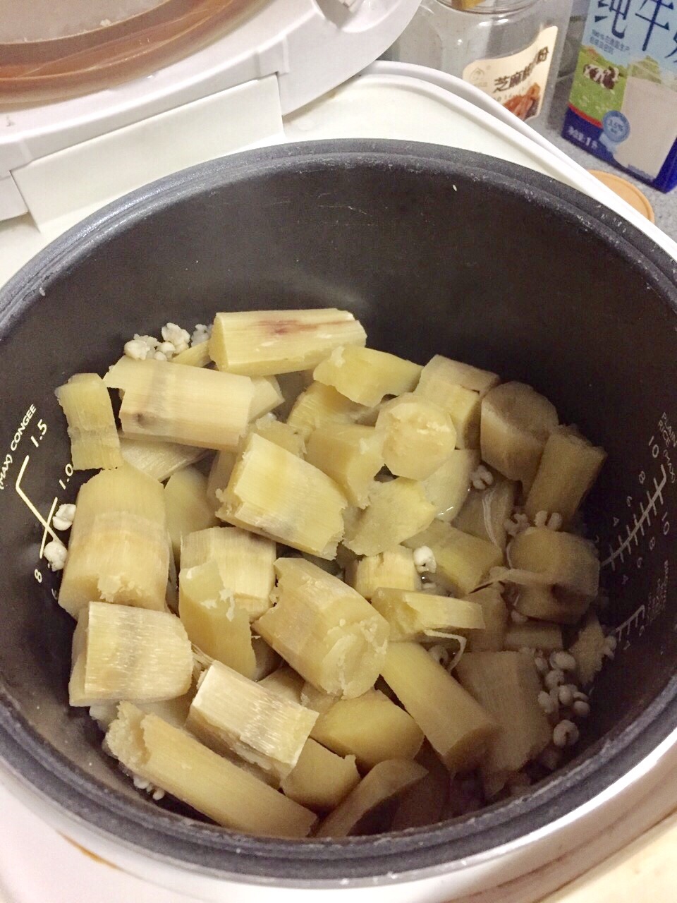 甘蔗薏米甜湯的做法 步骤1