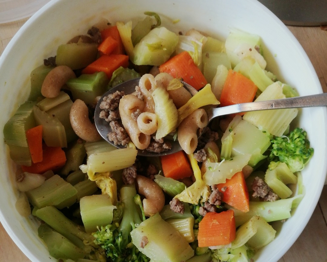 芝麻菜牛肉意麪溫沙拉-可帶飯用的沙拉的做法 步骤3