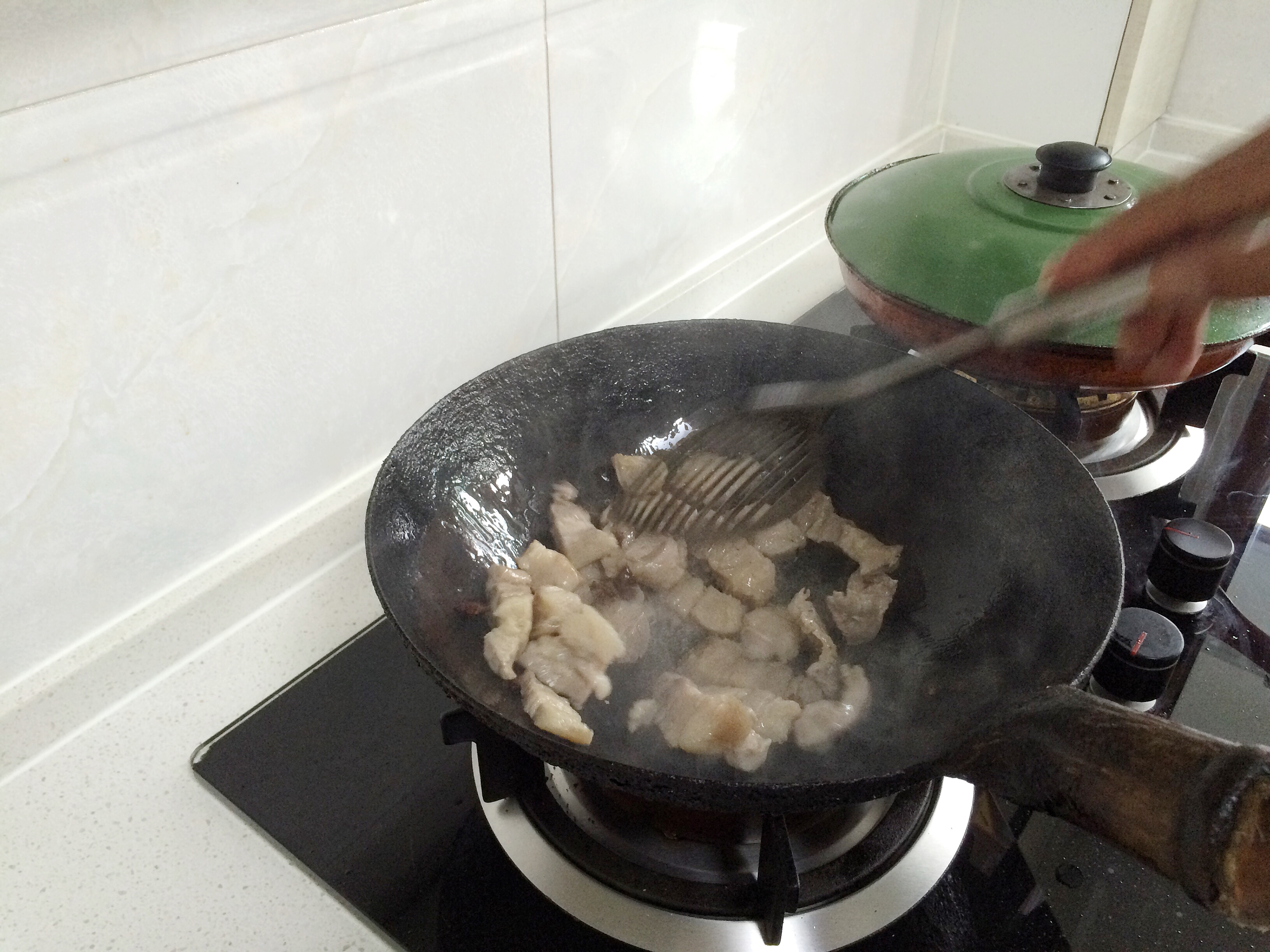 雞腿蘑燉土豆—老爸家常菜的做法 步骤3