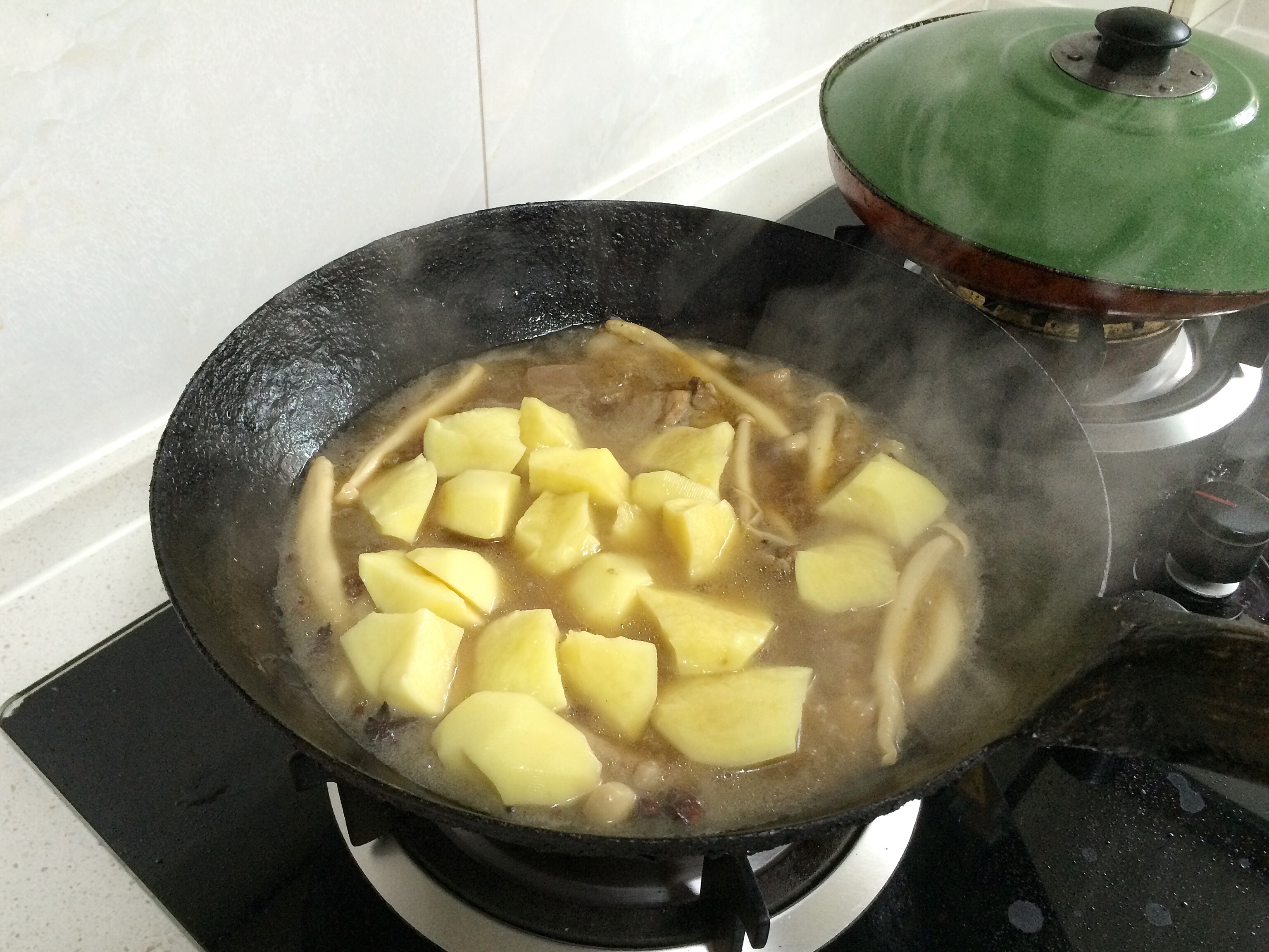 雞腿蘑燉土豆—老爸家常菜的做法 步骤9