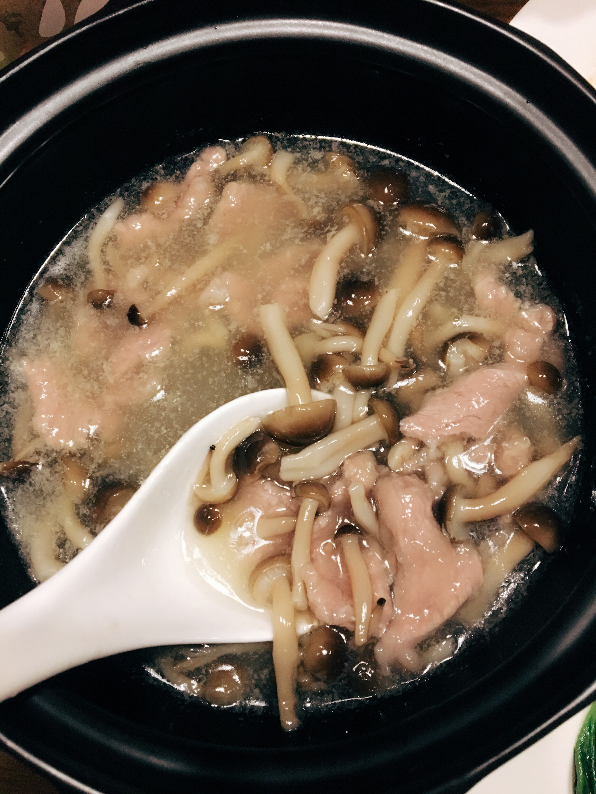 蟹味菇肉片湯的做法 步骤5