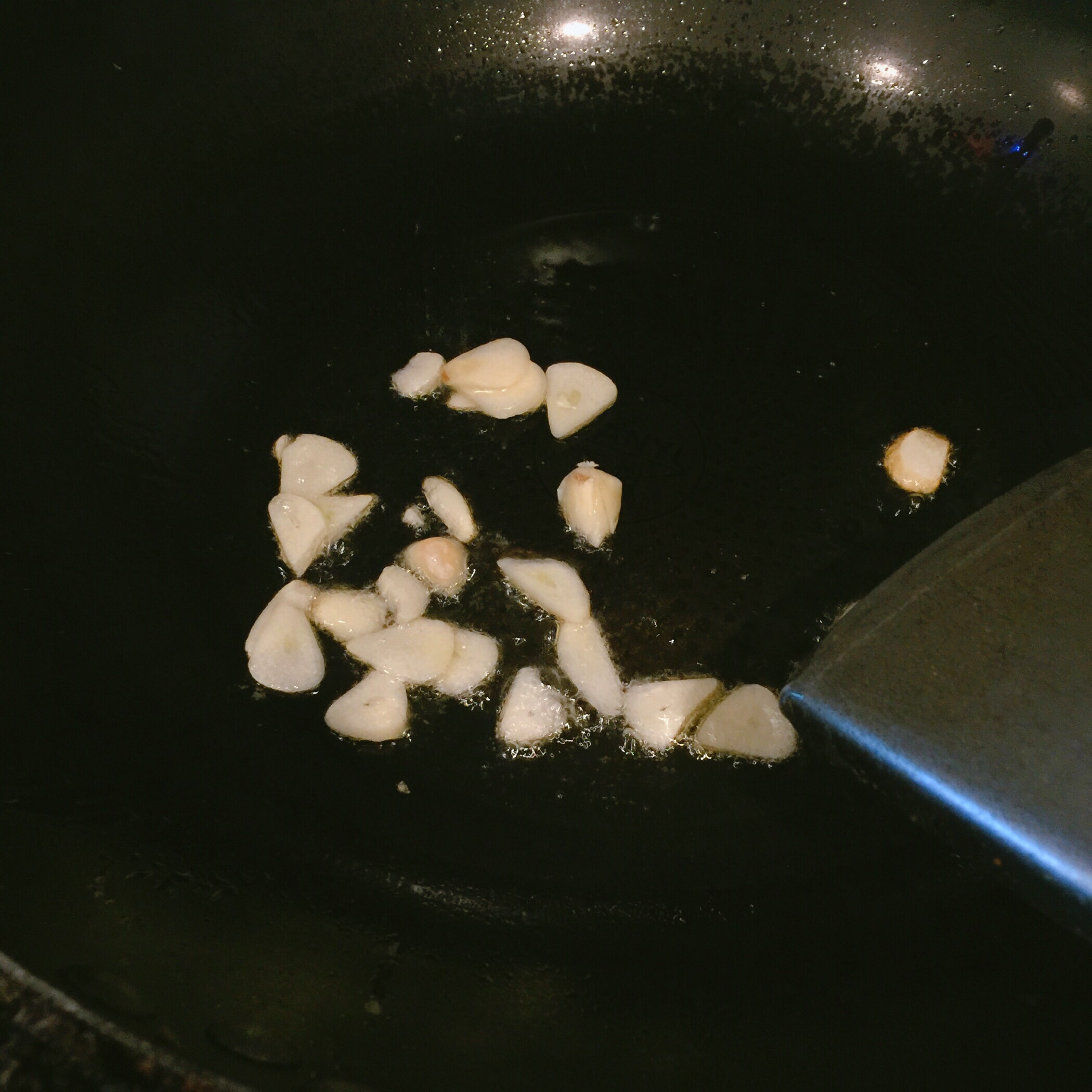 秋葵白玉菇炒臘腸-快手菜的做法 步骤2