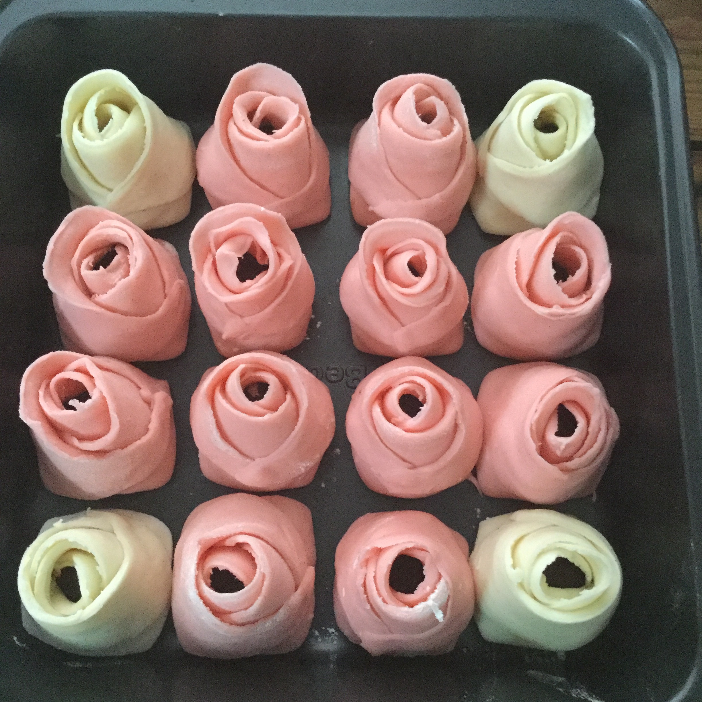 粉色少女夢幻玫瑰花面包的做法 步骤10