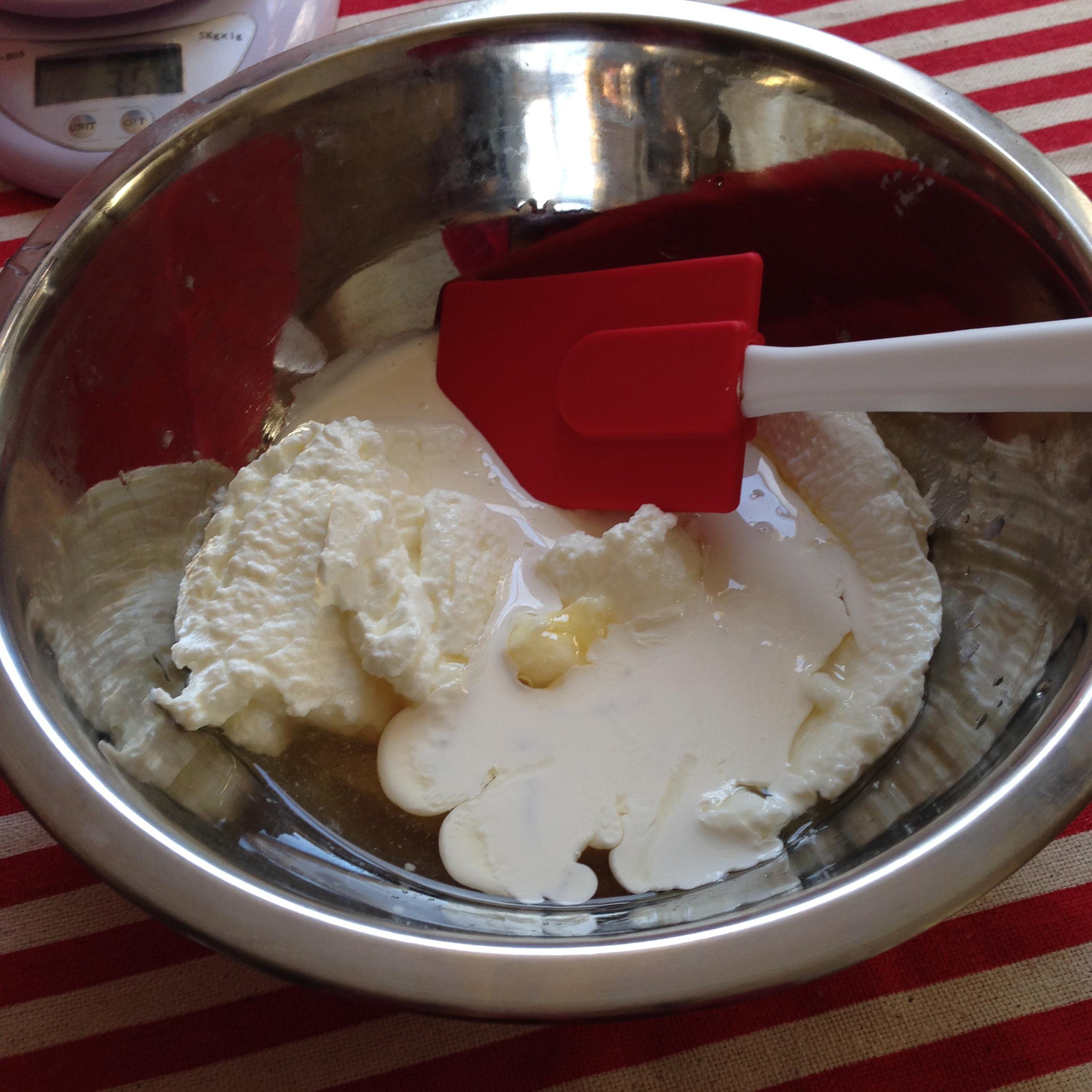 超好味的免烤酸奶慕斯塔的做法 步骤8