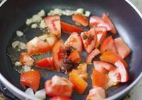 五香肉丁番茄面的做法 步骤2