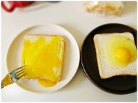 【1分鐘雞蛋三明治】微波懶人早餐的做法 步骤4