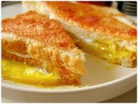 【1分鐘雞蛋三明治】微波懶人早餐的做法 步骤8