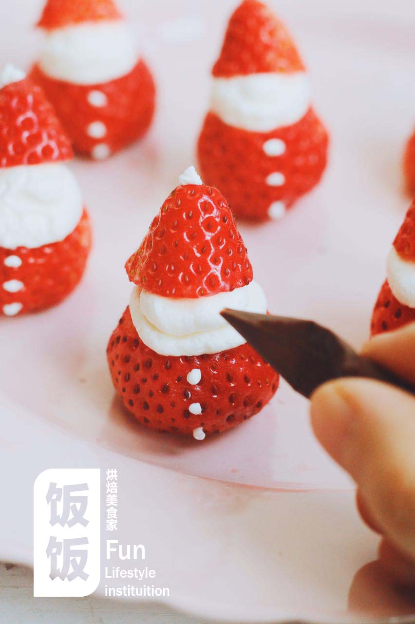 超簡單草莓聖誕老人的做法 步骤8