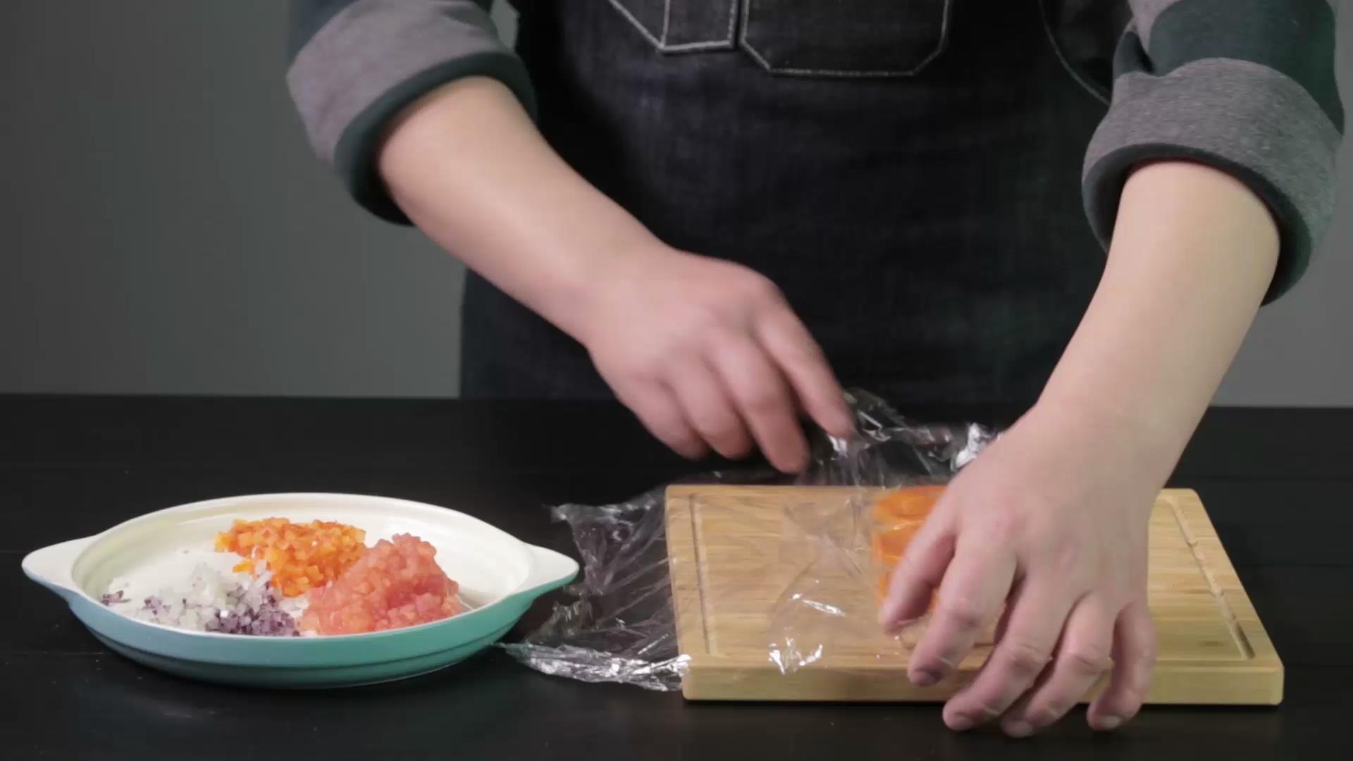 西紅柿燴肉飯 | 爸爸廚房 VOL . 99 西紅柿 胡蘿蔔 洋蔥 雞肉 米飯的做法 步骤4