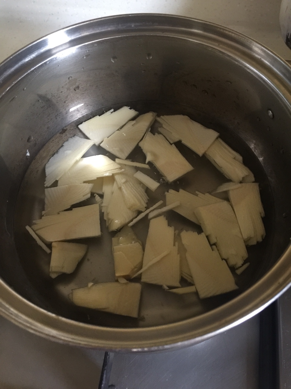 河蚌春筍燉豆腐的做法 步骤2