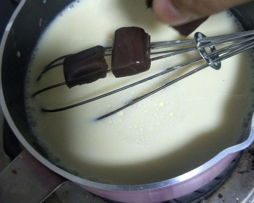 不用放淡奶油的濃郁黑巧克力冰激凌的做法 步骤9