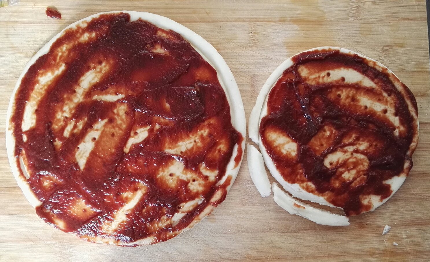 馬蘇裏拉乳酪大蝦披薩的做法 步骤2