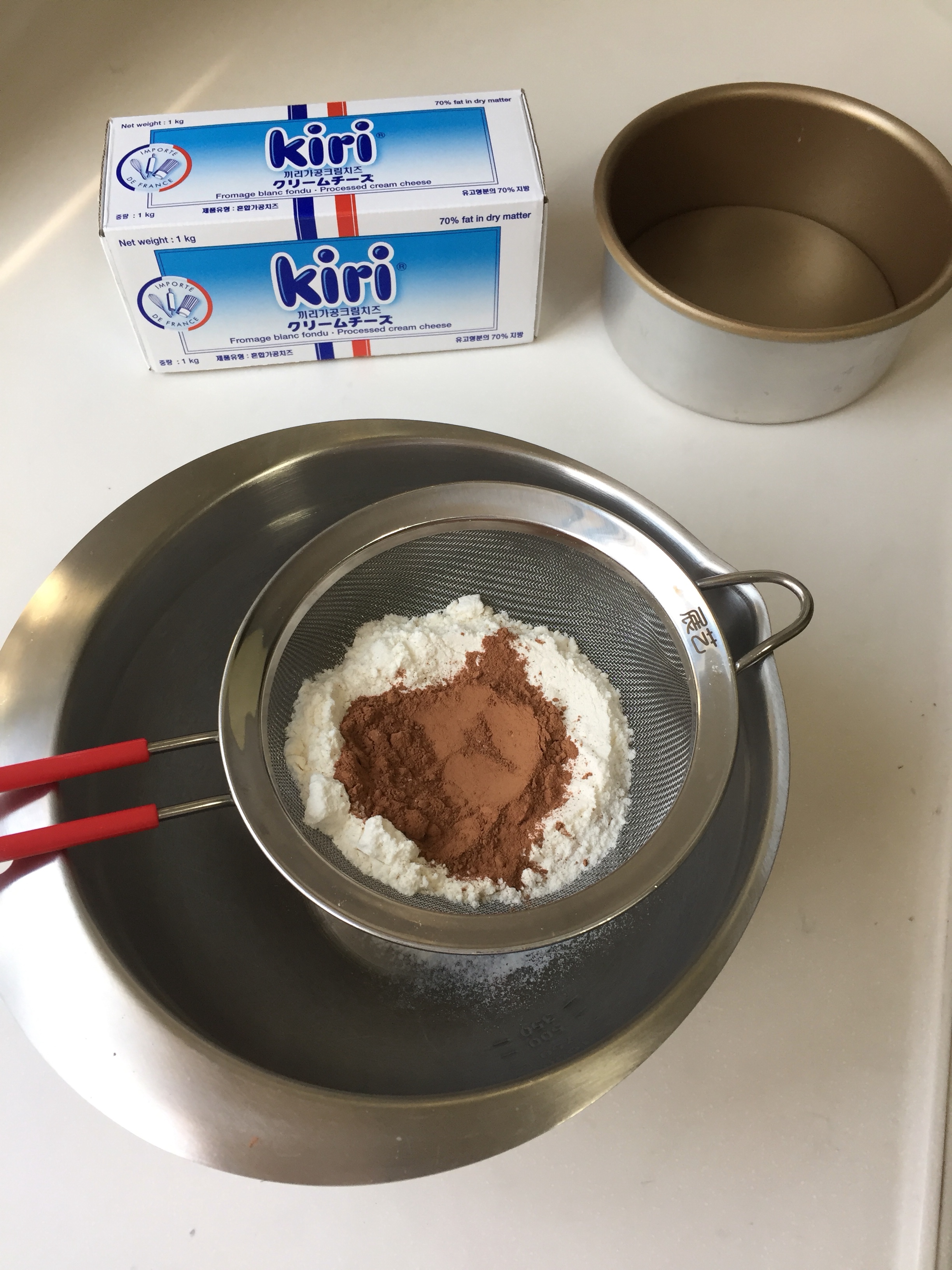 Kiri奶油芝士食譜——芝士布朗尼蛋糕的做法 步骤2