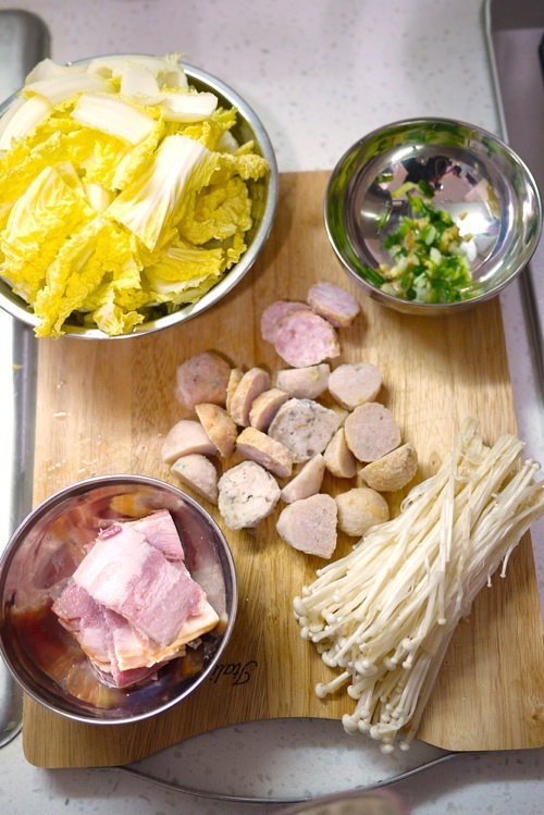 韓國泡菜培根炒烏冬面的做法 步骤2
