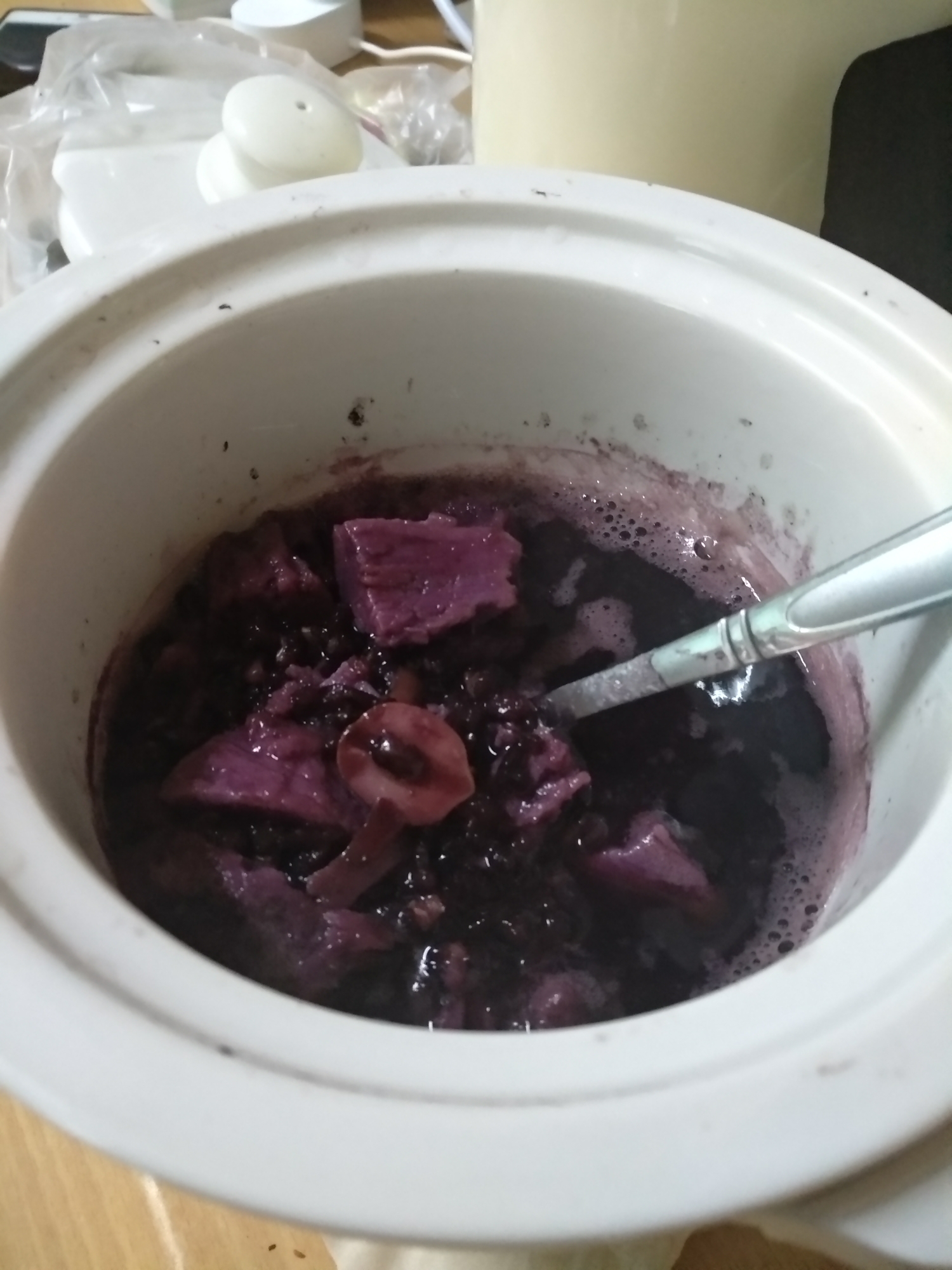 紫薯糙米蓮子粥的做法 步骤2
