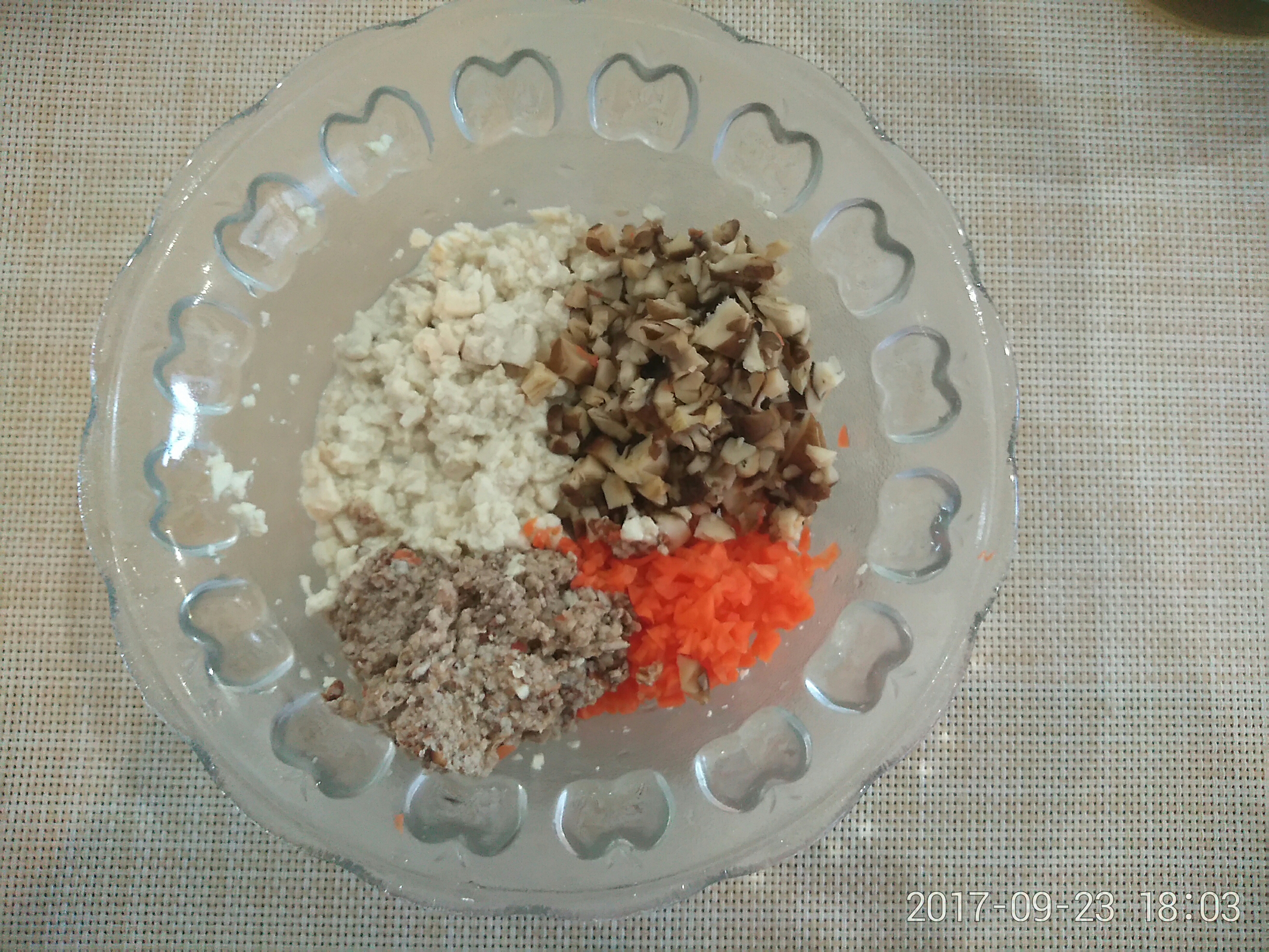 全素什錦餃子（豆腐胡蘿蔔香菇燕麥片糙米飯餡）的做法 步骤6