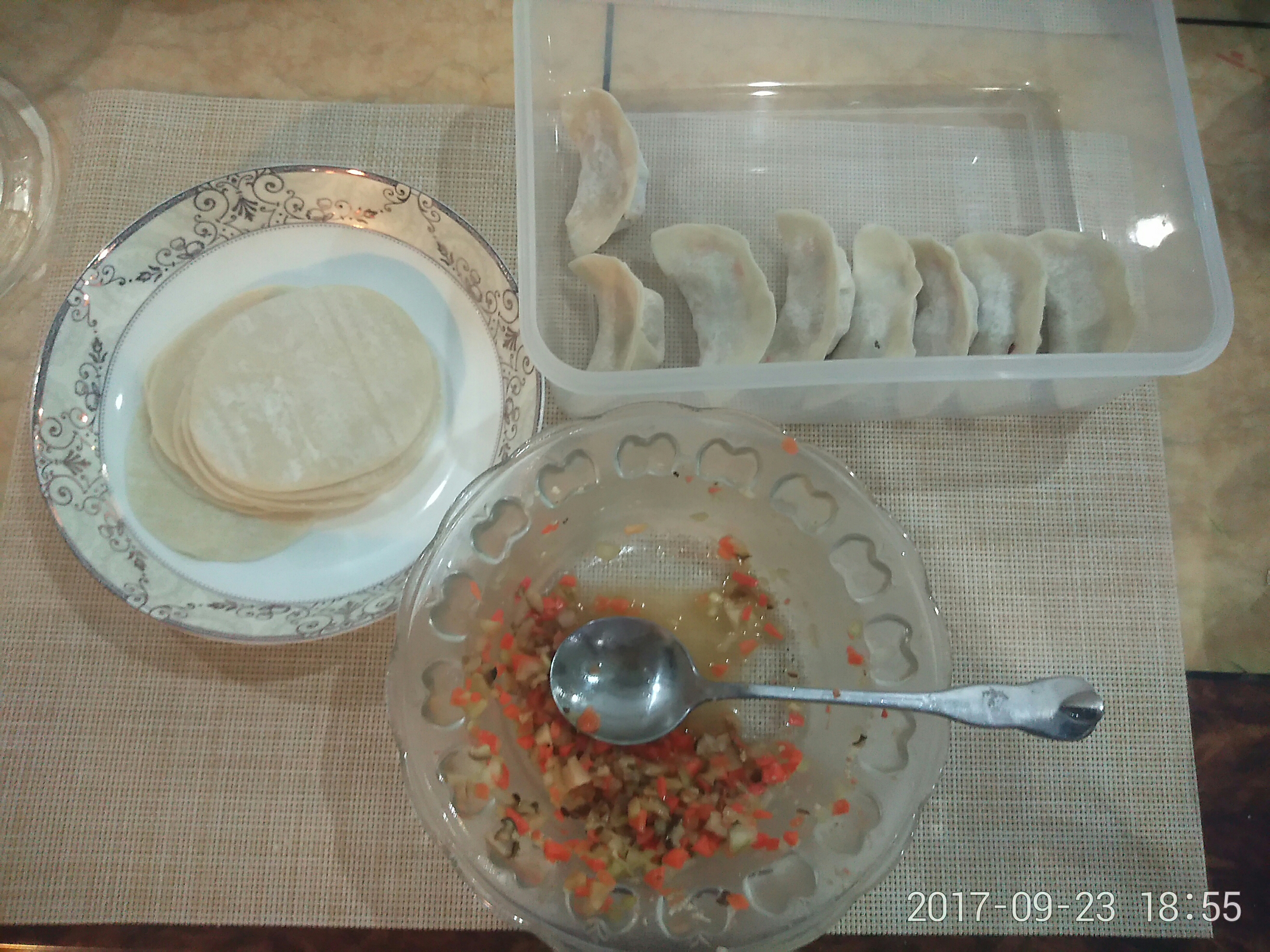 全素什錦餃子（豆腐胡蘿蔔香菇燕麥片糙米飯餡）的做法 步骤11