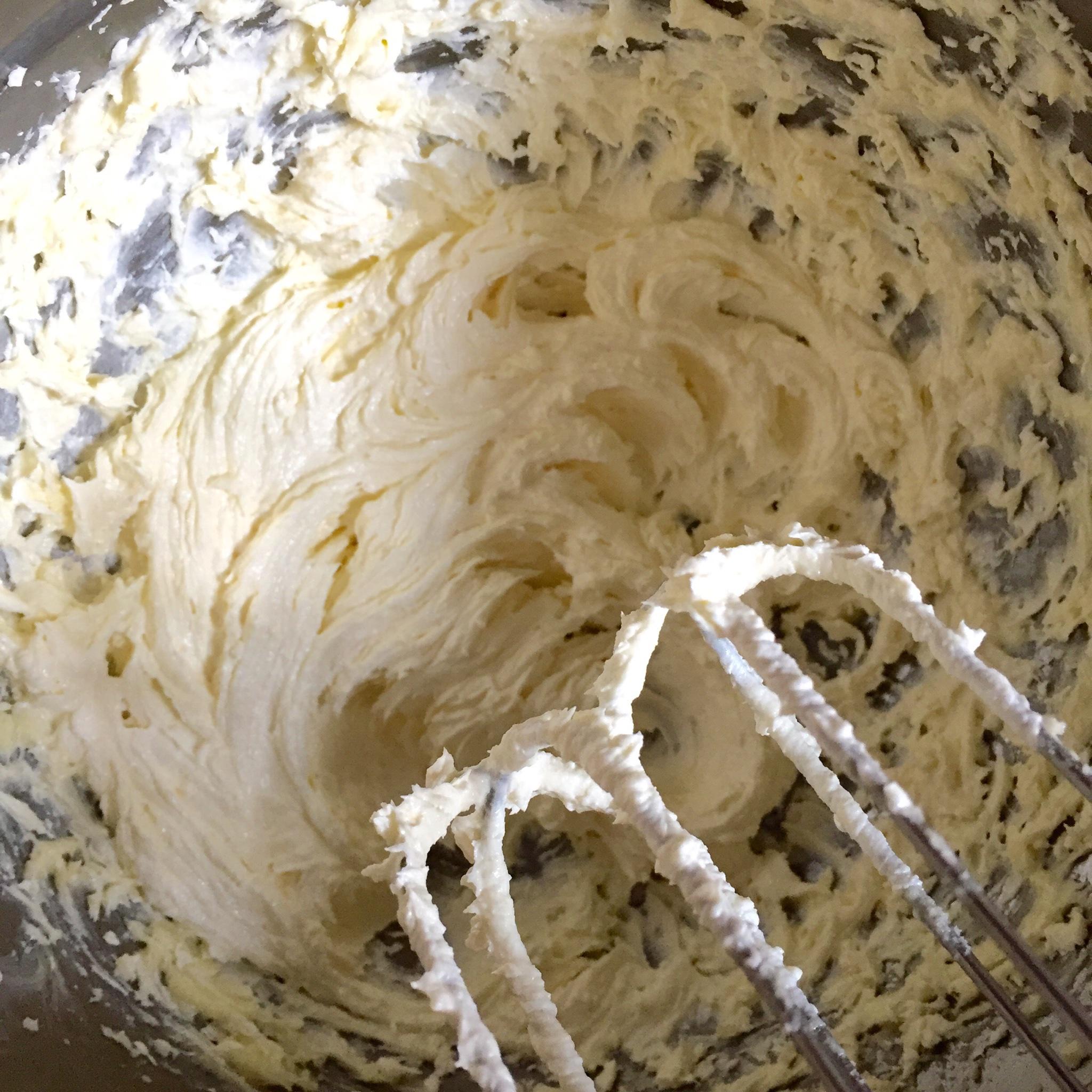 鹹黃油腰果磅蛋糕的做法 步骤2