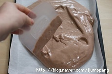 超簡單·巧克力蛋糕卷的做法 步骤4