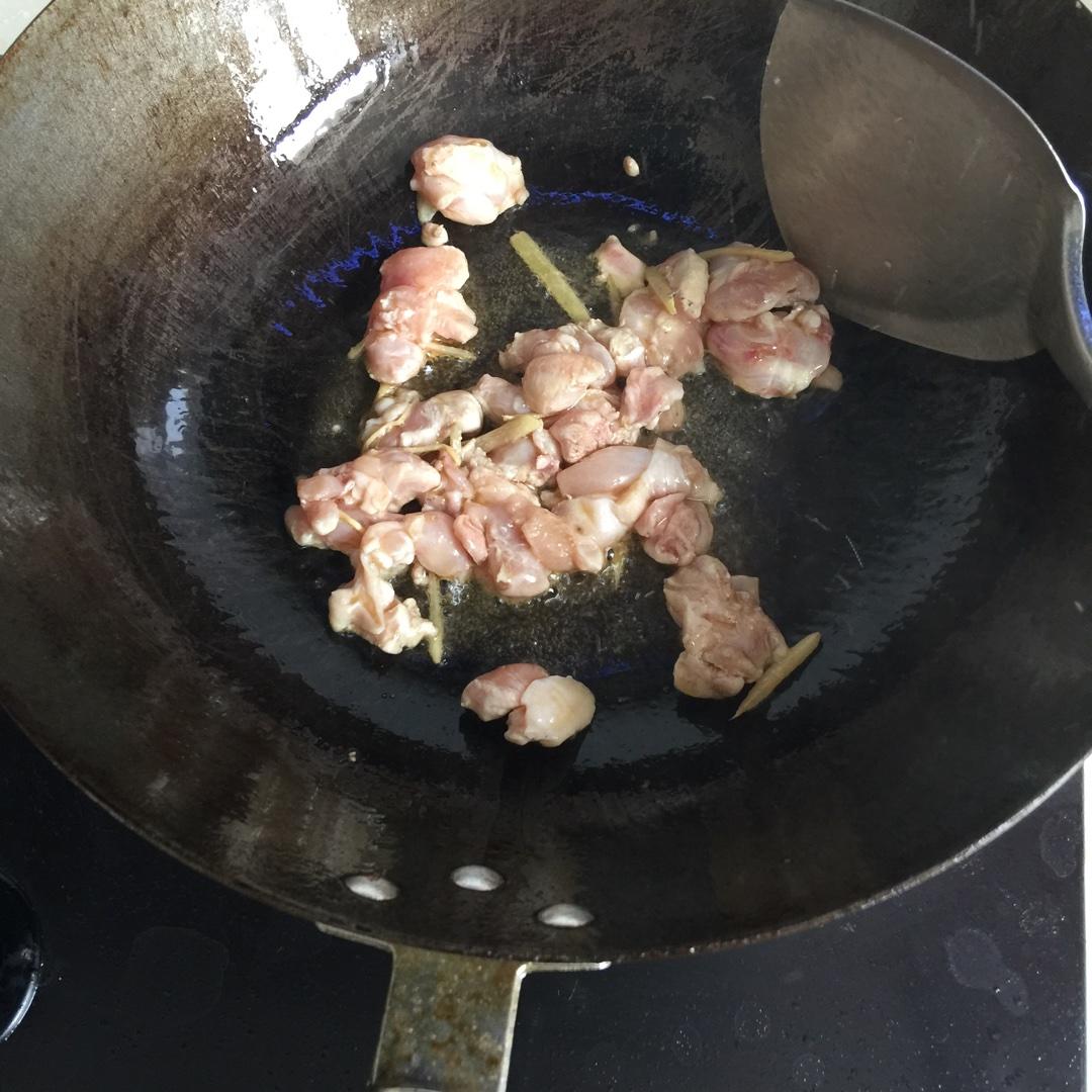 香菇雞肉燜飯的做法 步骤2