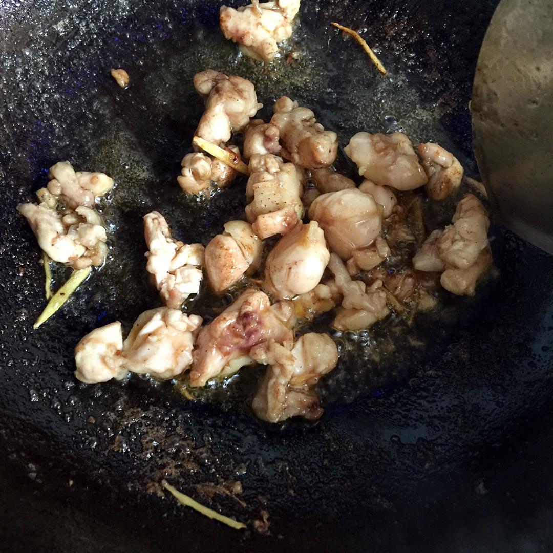 香菇雞肉燜飯的做法 步骤3