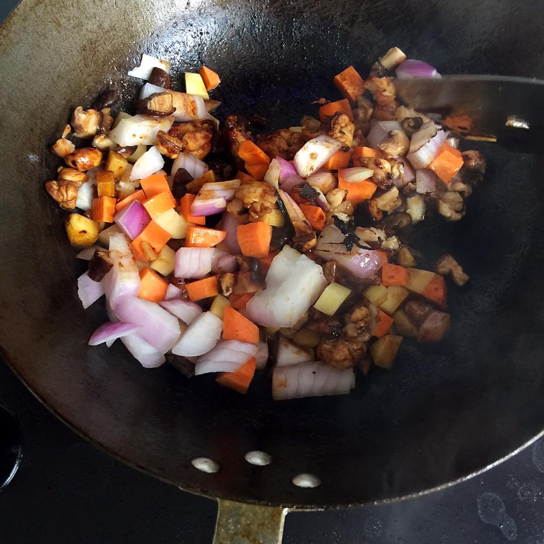 香菇雞肉燜飯的做法 步骤4