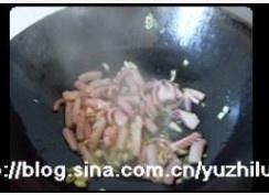 魷魚頭炒花菜的做法 步骤9