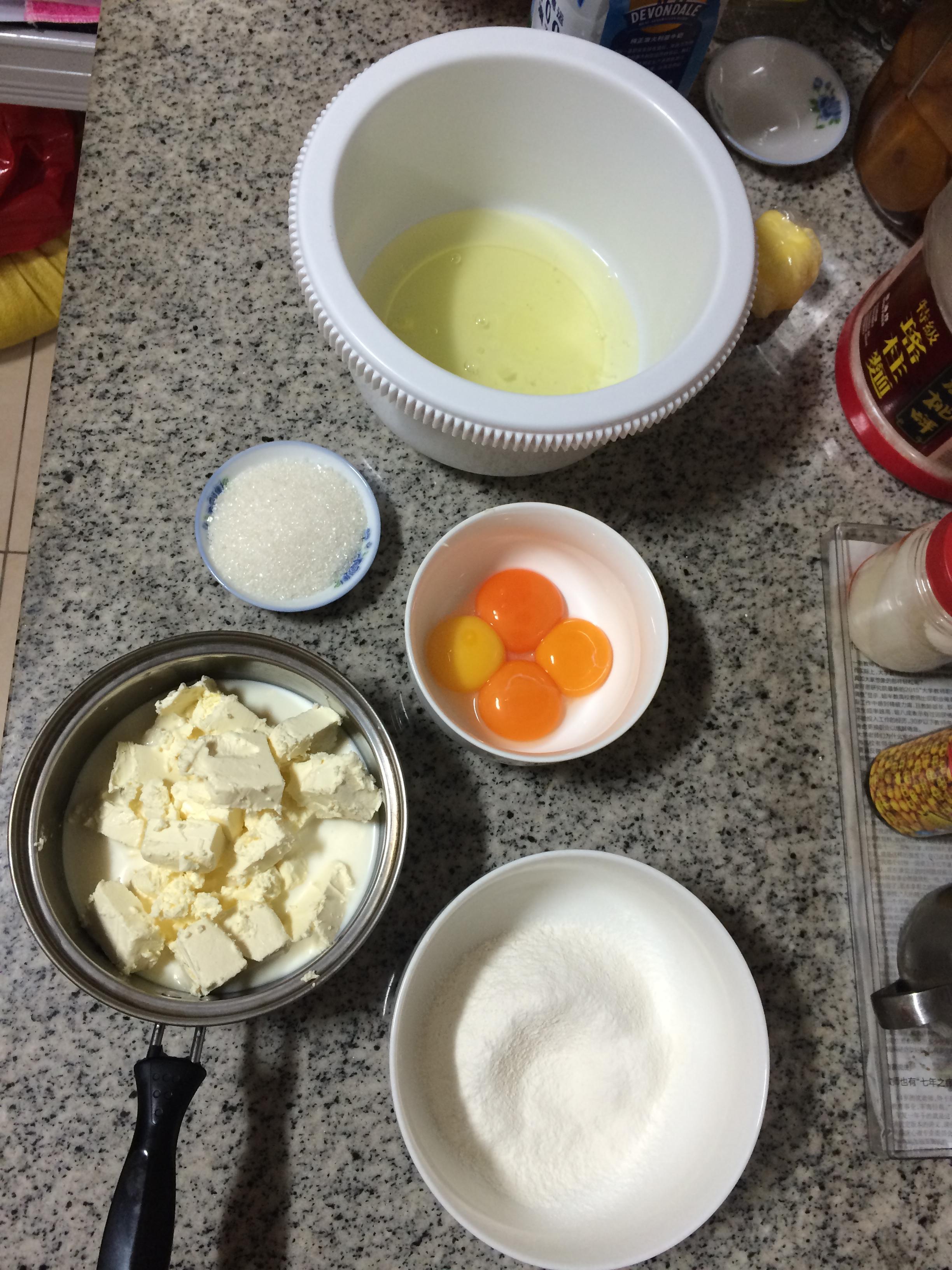 輕乳酪芝士蛋糕（8寸）的做法 步骤1