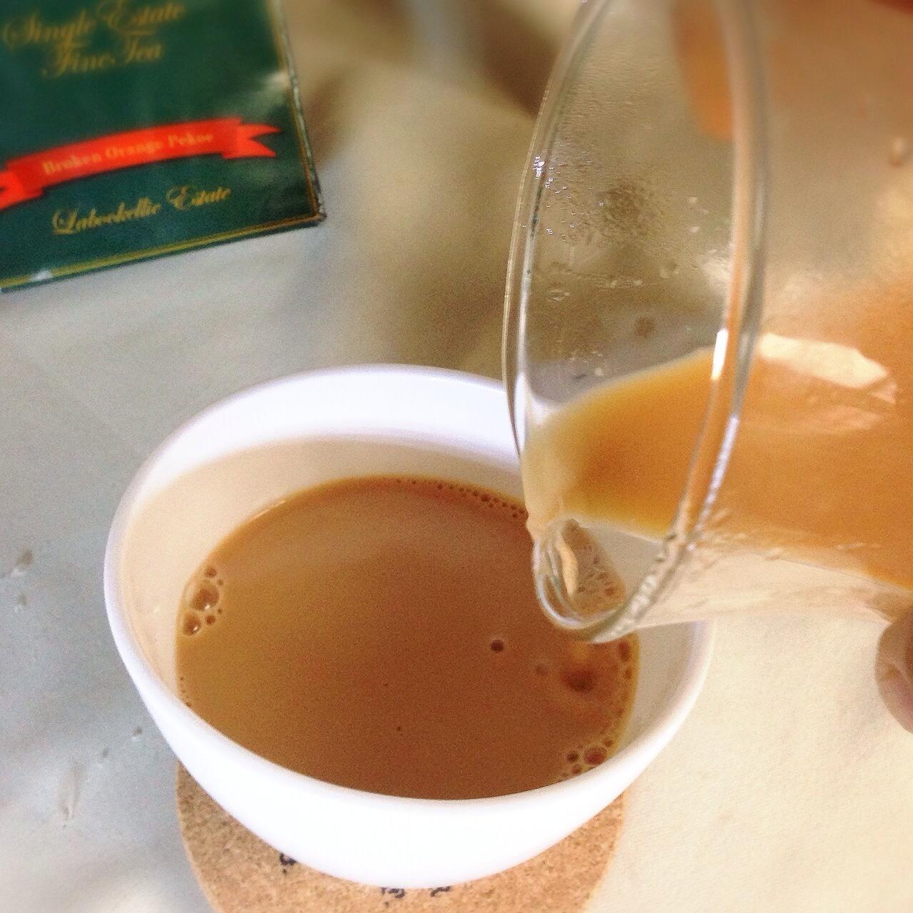 手衝香濃甜奶茶的做法 步骤6