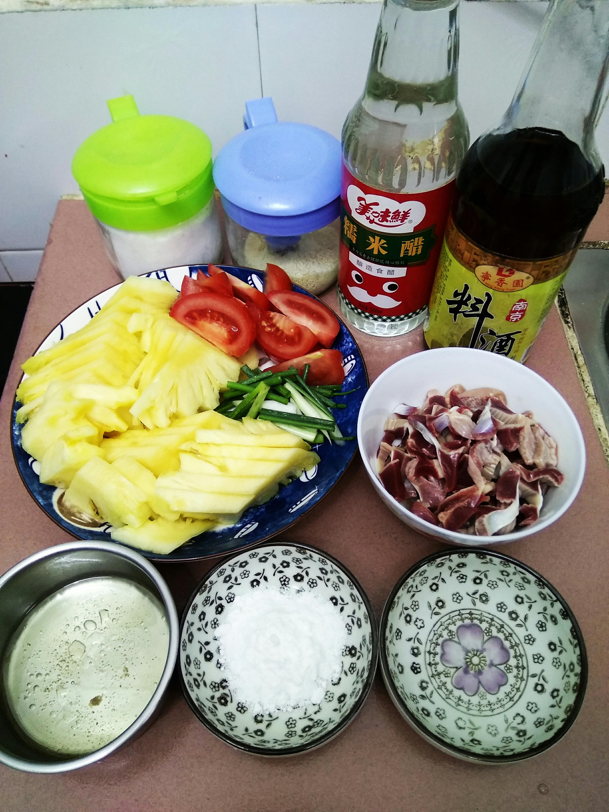 菠蘿（鳳梨）炒雞胗的做法 步骤1
