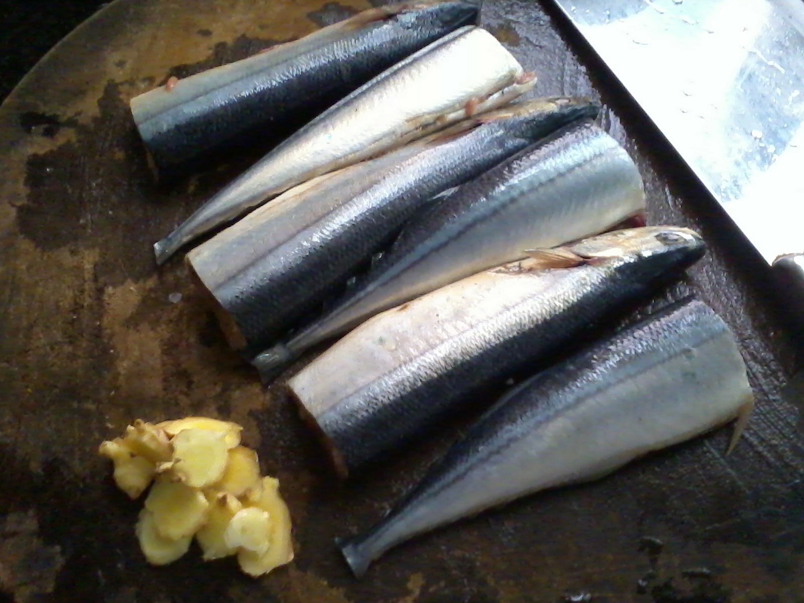 香煎秋刀魚（無油減肥版！）的做法 步骤1