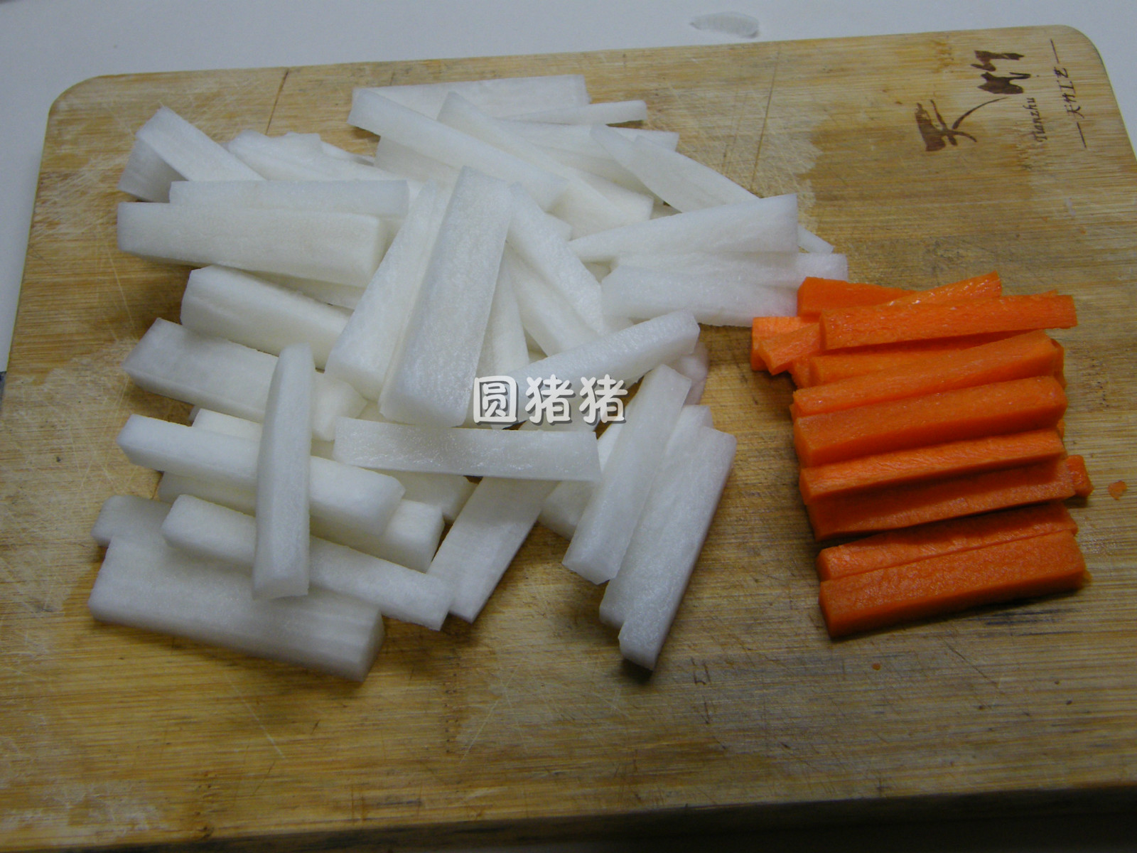 醃酸辣蘿蔔——夏季開胃小菜的做法 步骤2