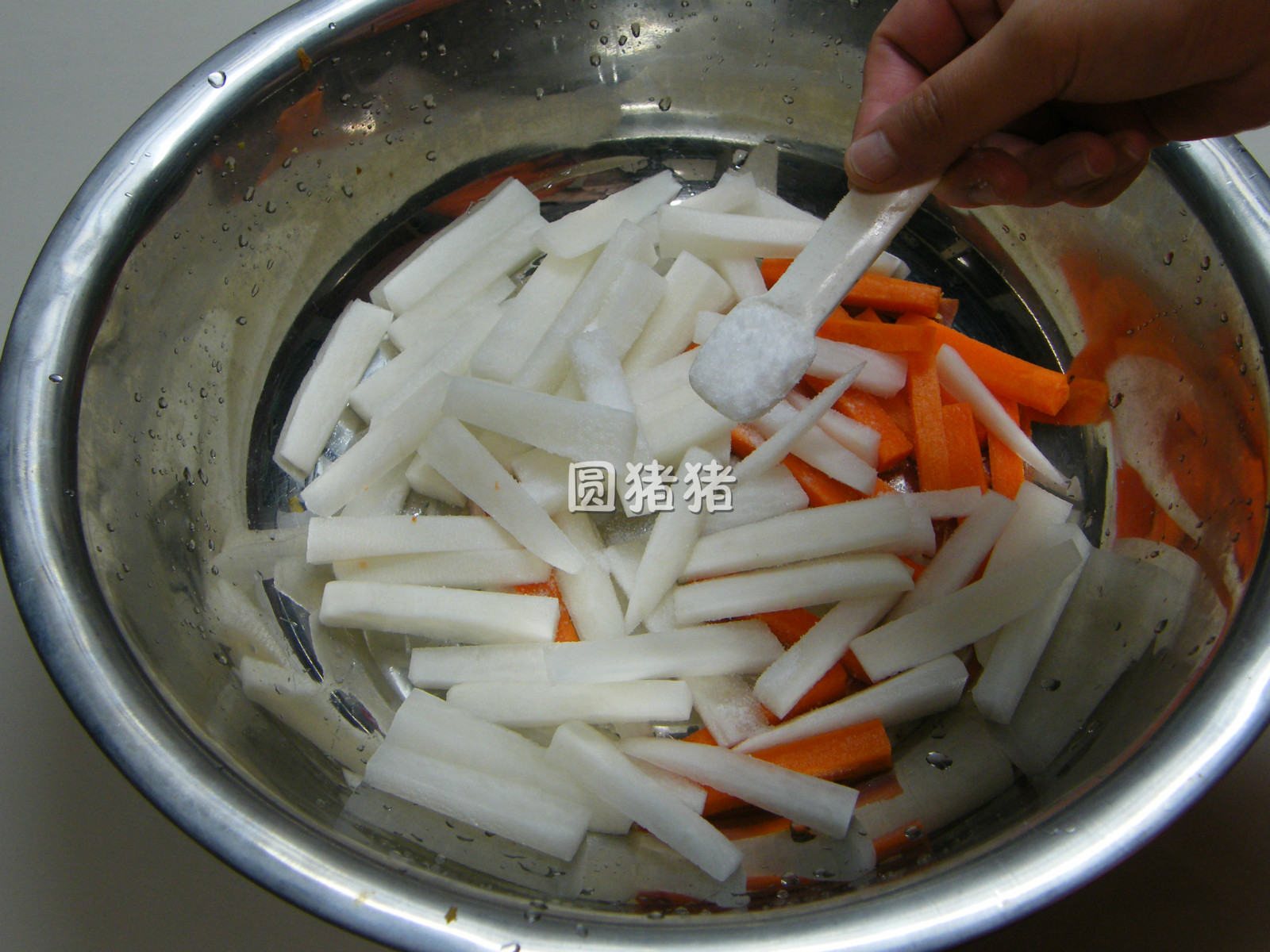 醃酸辣蘿蔔——夏季開胃小菜的做法 步骤3