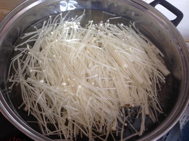 金針菇、豆皮，粉絲涼拌菜的做法 步骤2