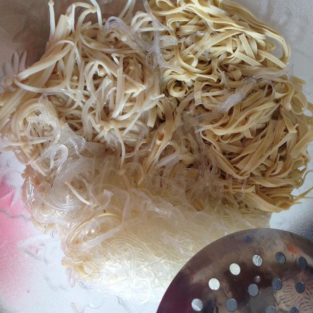 金針菇、豆皮，粉絲涼拌菜的做法 步骤3