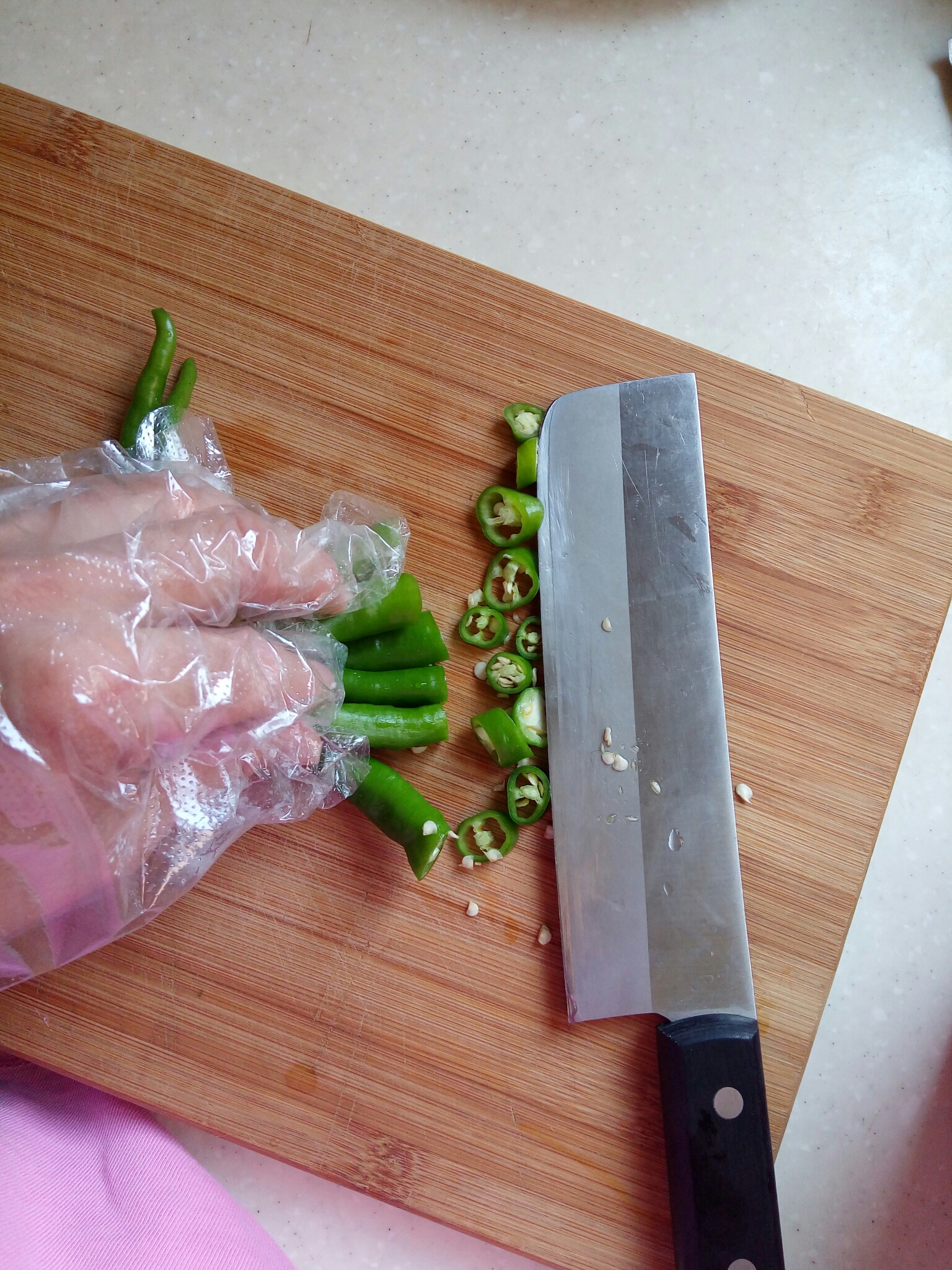 佐餐小菜-醃拌尖椒的做法 步骤2