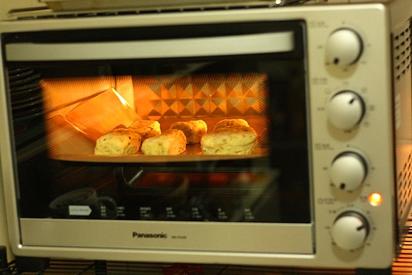蒜香司康--NB-H3200烤箱的做法 步骤6