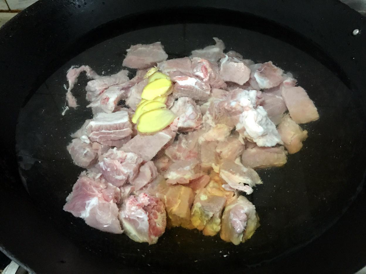 老丁的私房菜-土豆排骨燜飯的做法 步骤1