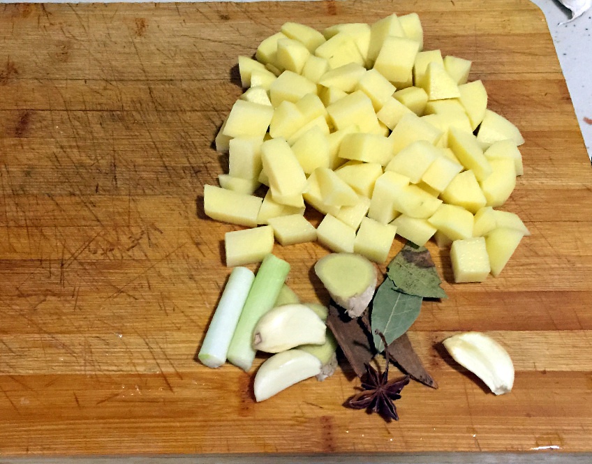 老丁的私房菜-土豆排骨燜飯的做法 步骤3