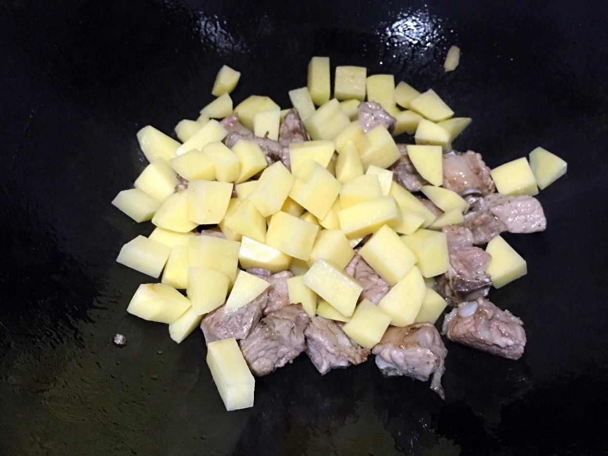 老丁的私房菜-土豆排骨燜飯的做法 步骤6
