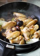 香菇蠔油雞翅的做法 步骤4