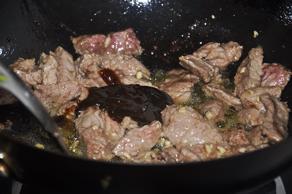 黑椒味圓包菜炒牛肉 好下飯的做法 步骤5